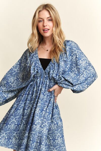 Robe Mini ADORA à Manches Chauve-Souris et Col en V Imprimée