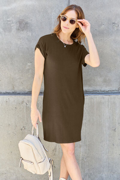 Robe courte à manches courtes et col rond Basic Bae avec poches