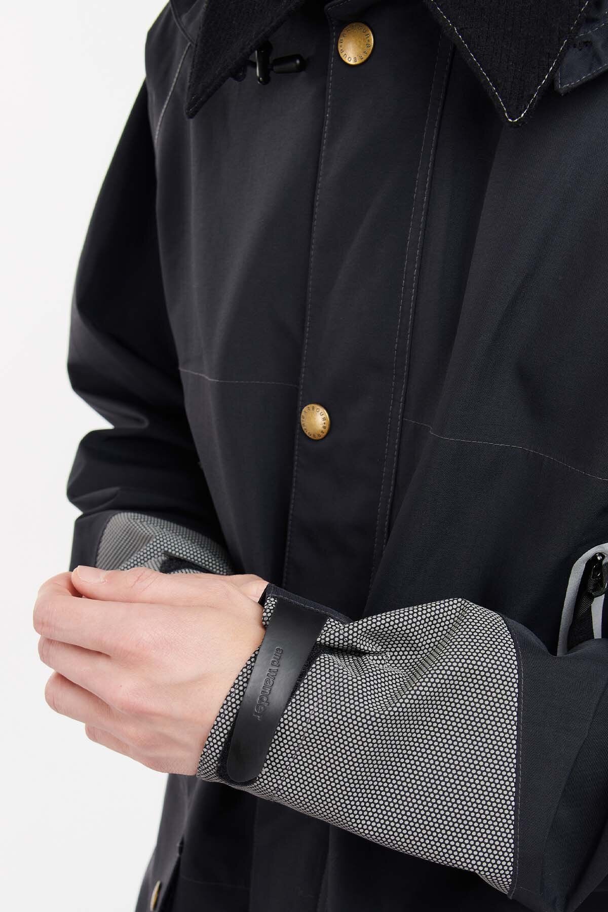 And Wander 3l Jacket - BLACK