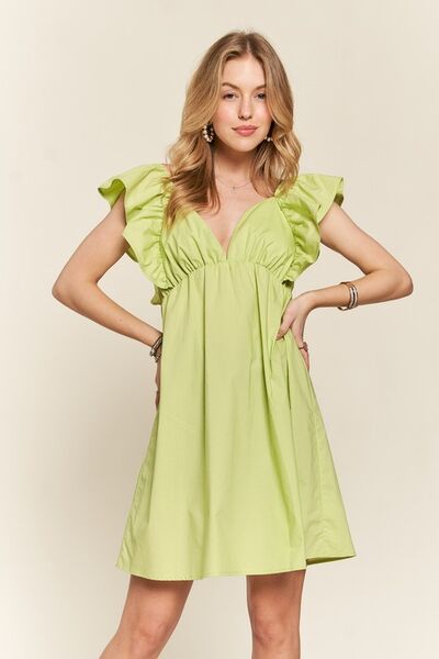 Robe babydoll ADORA à manches courtes volantées et dos smocké