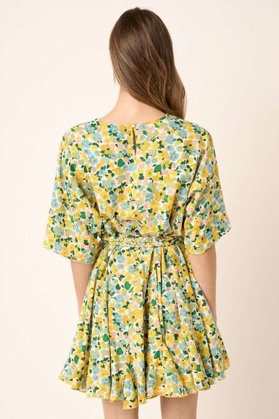 Mittoshop Geblümtes Minikleid mit halblangen Ärmeln und Taillenbindung