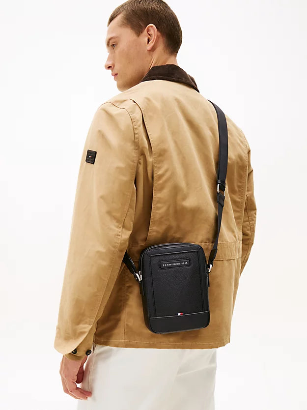 Pebble Grain Logo Crossbody Reporter Bag