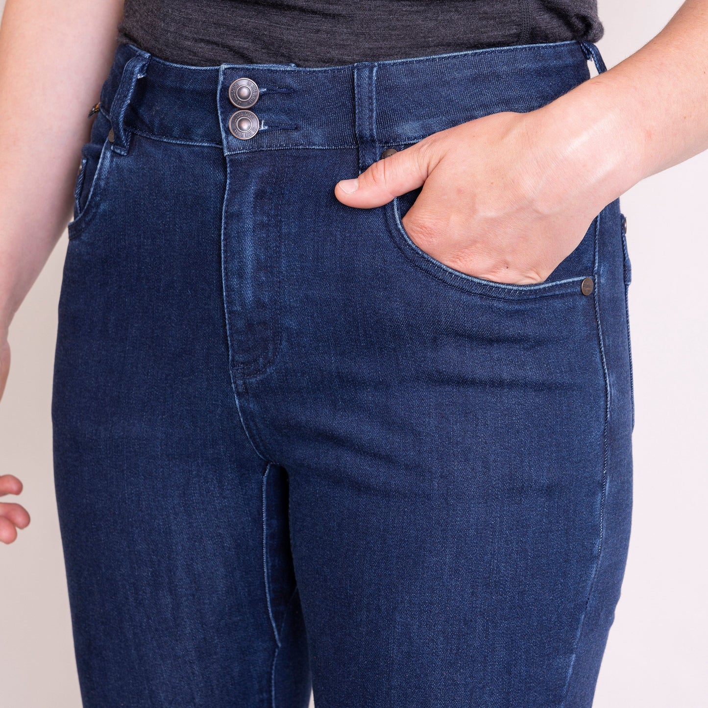 Jeanie Womens